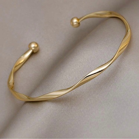 Jewelry - Gold or Silver Twist Design‎ Open Cuff Bracelet. New